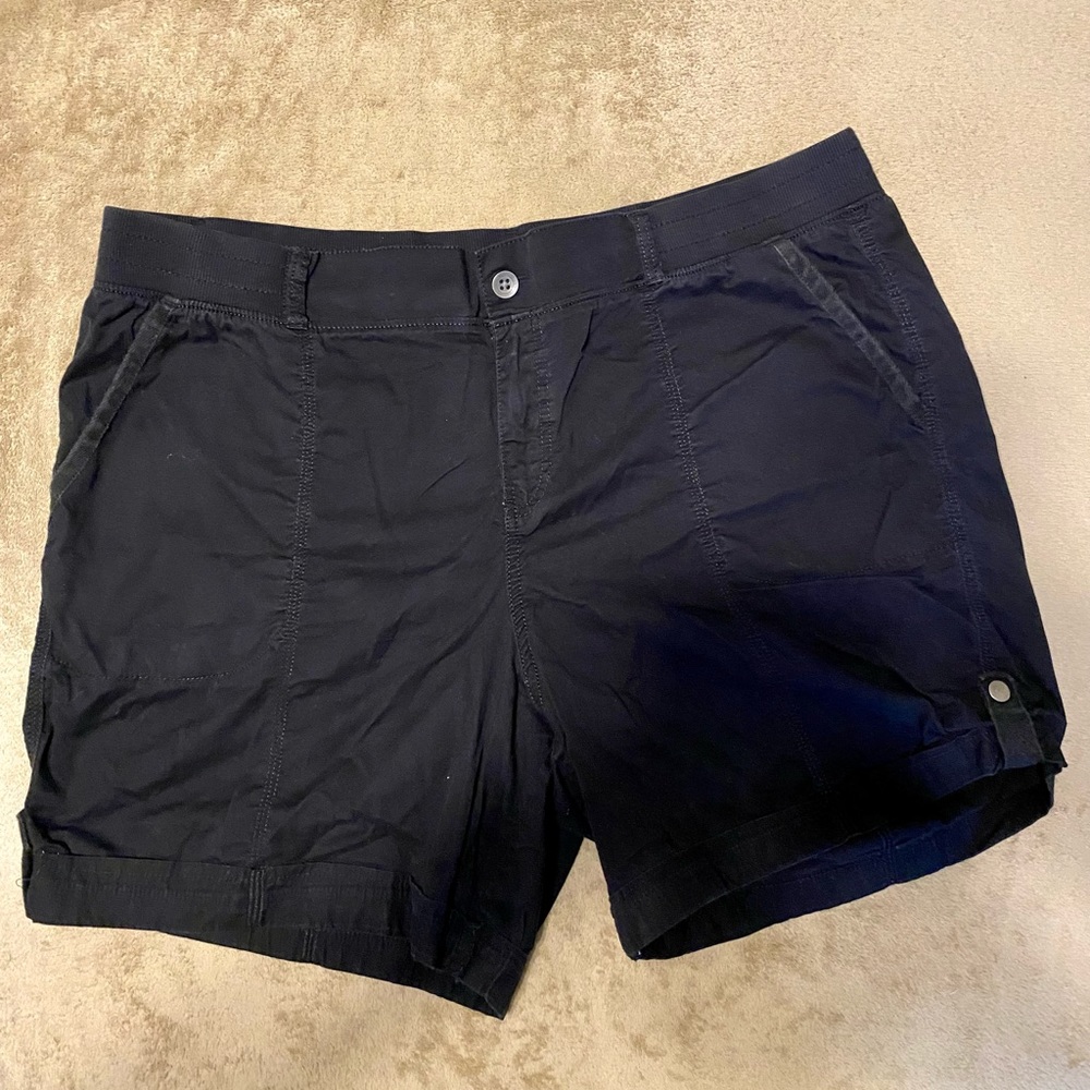 Black EVRI 20W shorts